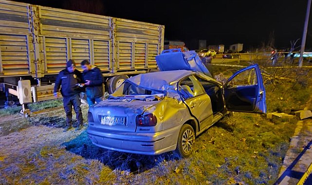 Otomobil ile hafif ticari araç çarpıştı: 5 yaralı