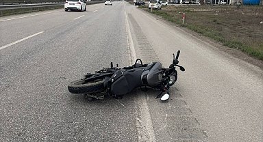 Otomobilin çarptığı motosikletin sürücüsü ağır yaralandı