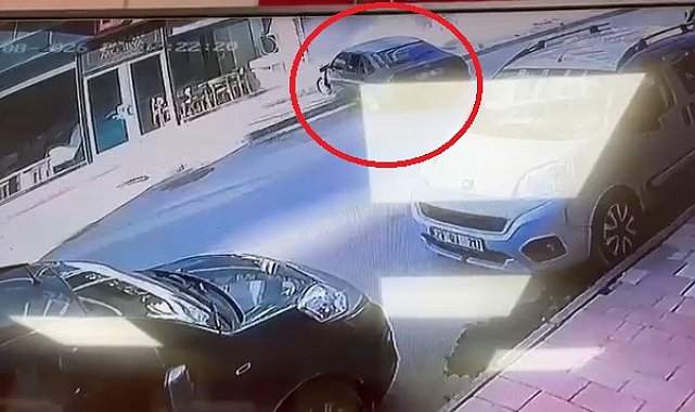 Otomobilin mobilya mağazasına girdiği kaza kamerada