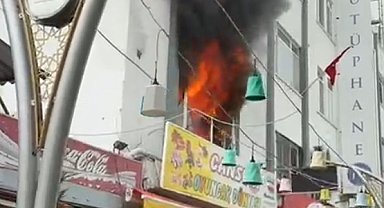 Oyuncak dükkanının deposu yandı