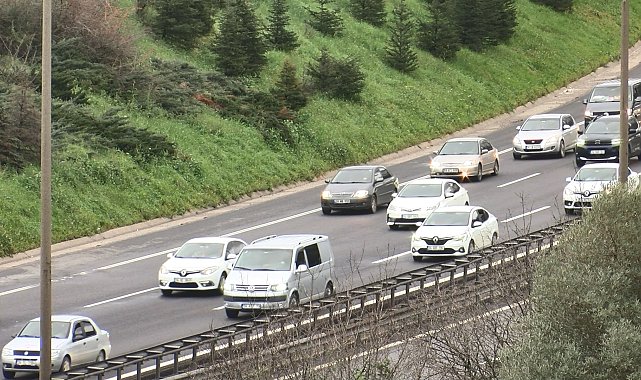 Ramazan Bayramı'nın son gününde TEM'in Kocaeli geçişinde yoğunluk