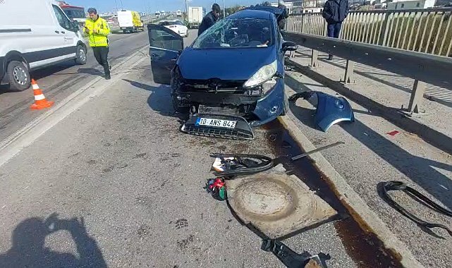 Refüje ve su tankerine çarpan otomobilin sürücüsü ağır yaralandı