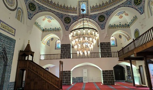 Restore edilen 3 tarihi cami, bayramda ibadete açılacak