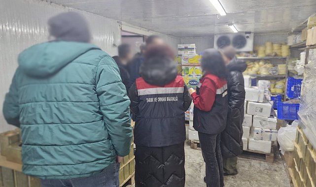 Rize'de bir depoda mevzuata ve tüketime aykırı 9 ton 750 kilo gıdaya el konuldu