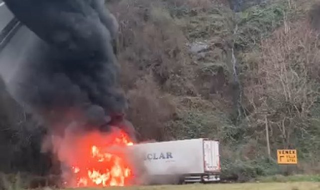 Rize'de Karadeniz Sahil Yolu'nda TIR alev aldı