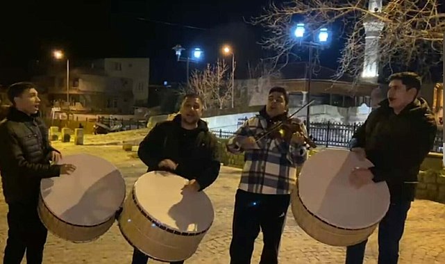 Sahura şarkı ve türkülerle kalkıyorlar