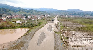 Salihli'de dereler taştı, tarım arazileri su altında kaldı