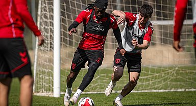 Samsunspor, Fenerbahçe maçı için Antalya'da hazırlıklarına devam ediyor