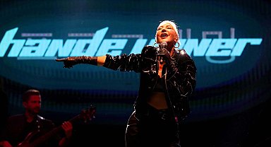 Şarkıcı Hande Yener'e 'Cumhurbaşkanına hakaret' soruşturması