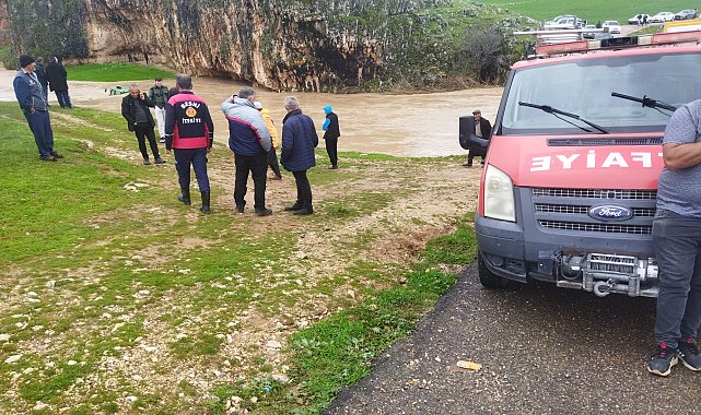 Sel suyuna kapılıp, mağaraya sığınan 4 çiftçi kurtarıldı