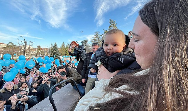 SMA Tip-2 hastası Rüzgar bebek için yüzlerce mavi balon gökyüzüne bırakıldı