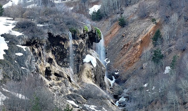 Tabiat parkı ilan edilen Dipsizgöl Şelalesi'nde düzenleme çalışması