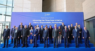 TBMM Başkanı Kurtulmuş, Üç Deniz Girişimi Parlamenter Zirvesi'nde aile fotoğrafına katıldı