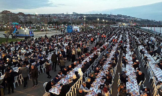 Tekirdağ sahilindeki iftar buluşmasına 8 bin kişi katıldı