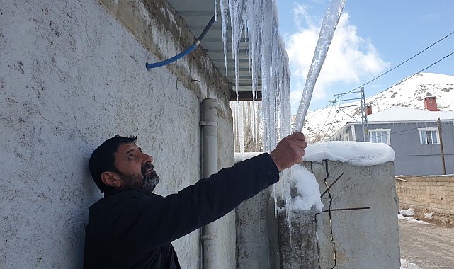 Termometreler eksi 18'i gördü, binalarda 3 metrelik buz sarkıtları oluştu