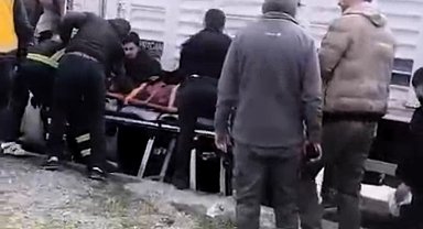 TIR'ın çarptığı kadın ağır yaralandı