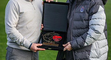 Trabzonspor Teknik Direktörü Fatih Tekke'ye TFF'den sosyal sorumluluk ödülü