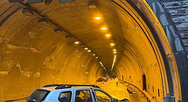 Tünel girişinde iki otomobil çarpıştı: 7 yaralı