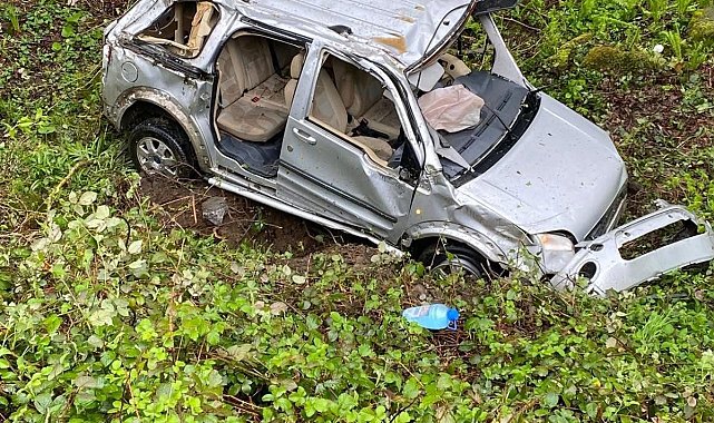 Uçuruma yuvarlanan aracın sürücüsü ile onu kurtarırken fenalaşan görevli, hastaneye kaldırıldı