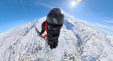 Yarasa adam Ergan Dağı Kayak Merkezi'nde uçtu