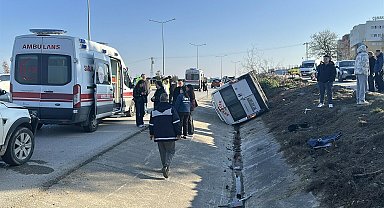 Yolcu minibüsüyle otomobil çarpıştı: 8 yaralı