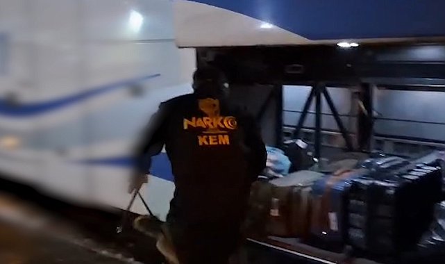 Yolcunun valizinden 4 kilo uyuşturucu çıktı