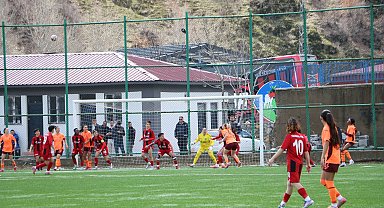 Yüksekova Spor sahasında Trabzonspor ile berabere kaldı