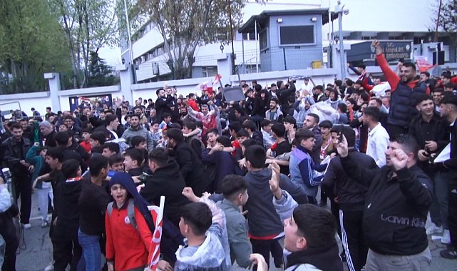 1'inci Lig'e yükselen Batman Petrolspor'dan şampiyonluk kutlaması