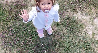 2 yaşındaki İnci, emziğe dronla veda etti