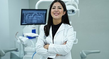 'Kontrolsüz kullanılan beyazlatıcılar ağız sağlığında kalıcı tahribata yol açıyor'