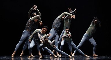 'Momentum' balesinin dünya prömiyeri Süreyya Operası'nda yapıldı