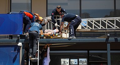 4'üncü kattan tentenin üzerine düşüp yaralandı