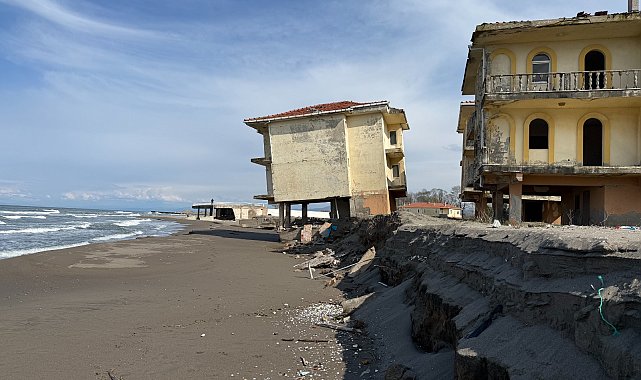 6 yıl önce tahliye edilen villalardan biri yan yattı