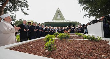 8'inci Cumhurbaşkanı Turgut Özal mezarı başında anıldı