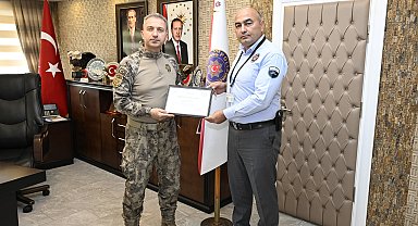 909 bin liralık dolandırıcılığı önleyen güvenlik görevlisine teşekkür belgesi