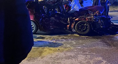 Adana'da minibüs ile otomobil çarpıştı: 1 ölü