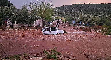 Adana'da sağanak sele neden oldu; 1 kişi kayıp