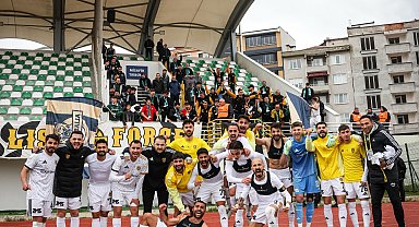 Aliağa FK yarışı bırakmadı