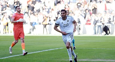 Altay'da Deniz Kadah'tan şık kapanış