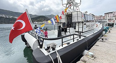 Amasra'da çocuklar sahil güvenlik botunu gezdi