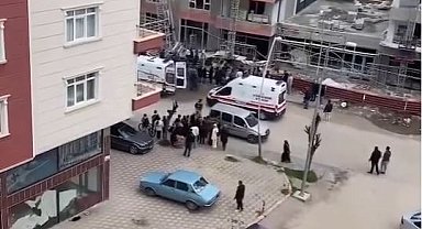 Ankara'da inşaat iskelesi çöktü; 3 işçi yaralı