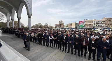 Ankara'da Kahramanmaraş'taki okul saldırısında hayatını kaybedenler için gıyabi cenaze namazı kılındı