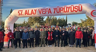 Anzak askerler Gelibolu'da 'Şafak Ayini' ile anıldı