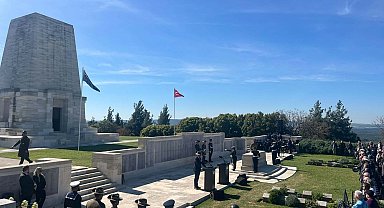 Anzak askerler Gelibolu'da 'Şafak Ayini' ile anıldı