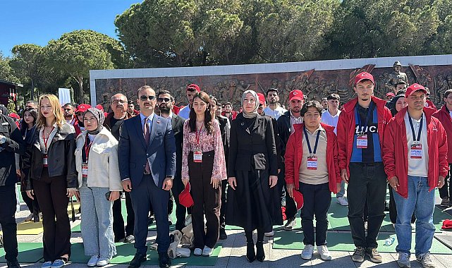 Anzak askerler Gelibolu'da 'Şafak Ayini' ile anıldı