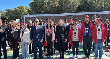 Anzak askerler Gelibolu'da 'Şafak Ayini' ile anıldı