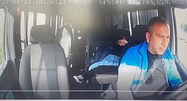 Arnavutköy'de okul servisi ile kamyonet çarpıştı: Emniyet kemeri takılı olmayan öğrenci koridora düştü