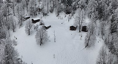 Ayder Yaylası'nda kar kalınlığı 20 santimetreye ulaştı