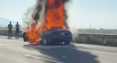 Aydın'da seyir halindeyken alev alan otomobil yandı