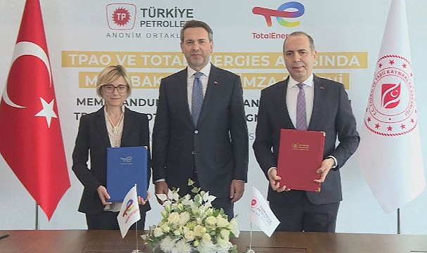 Bakan Bayraktar, İstanbul'da TPAO ile TotalEnergies arasındaki anlaşmanın imza törenine katıldı